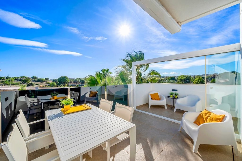 Hoekappartement met zuidterras in el amanecer iii orihuela costa