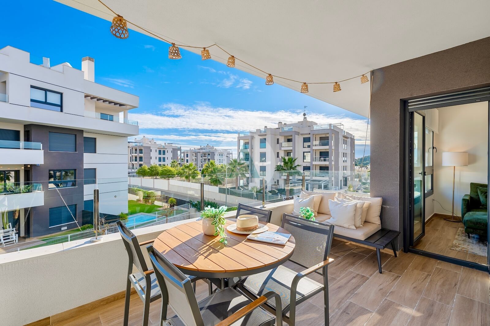 Modern gemeubeld appartement op de 2e etage te koop in villamartin orihuela costa