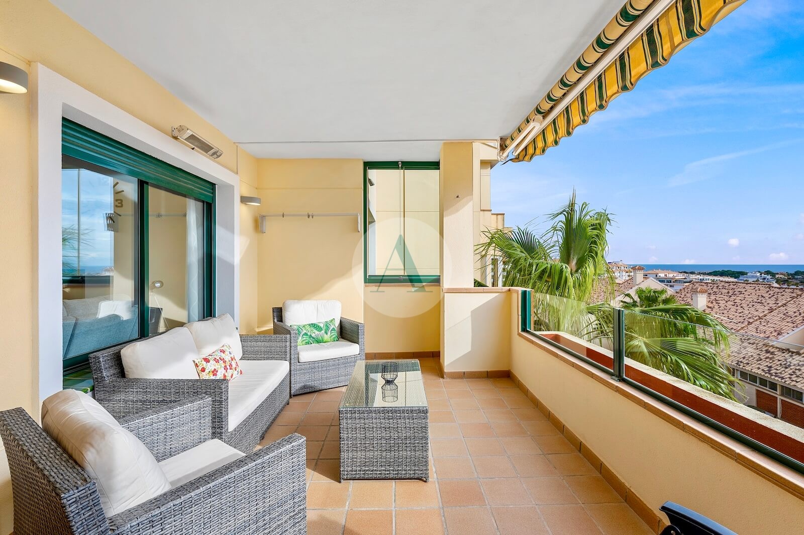 Ruim zonnig appartement met zeezicht in lomas de campoamor
