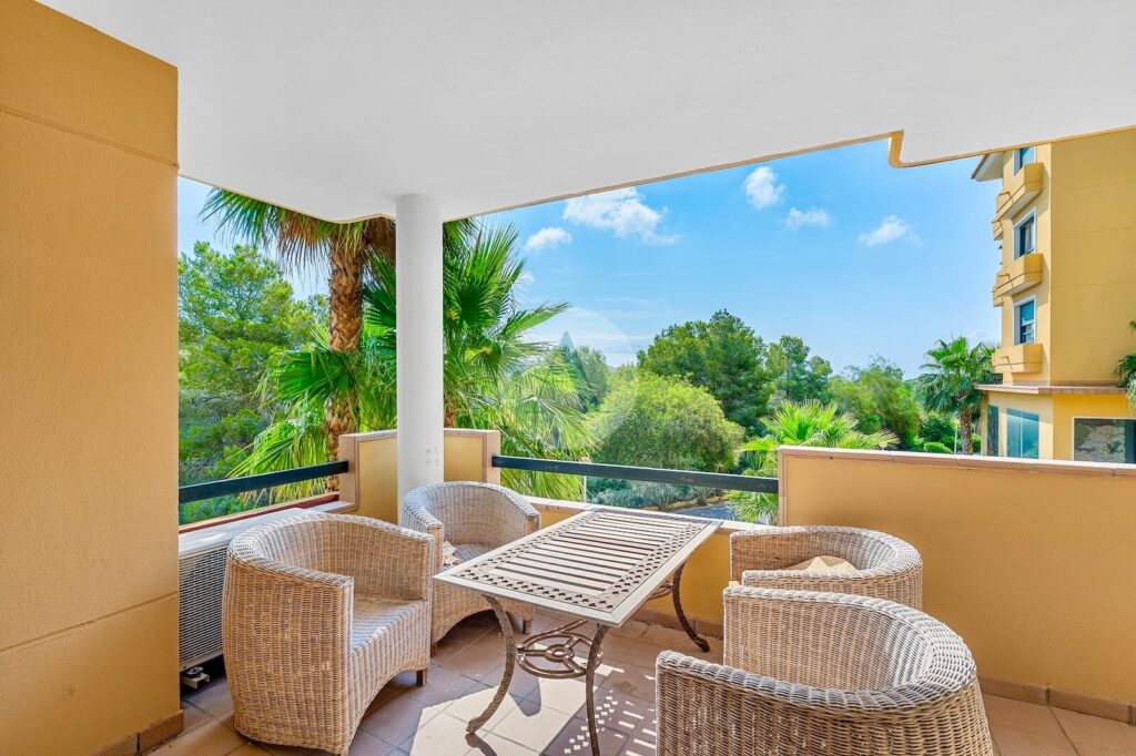 Zeer ruim appartement met ondergrondse parkeerplaats te koop in lomas de campoamor