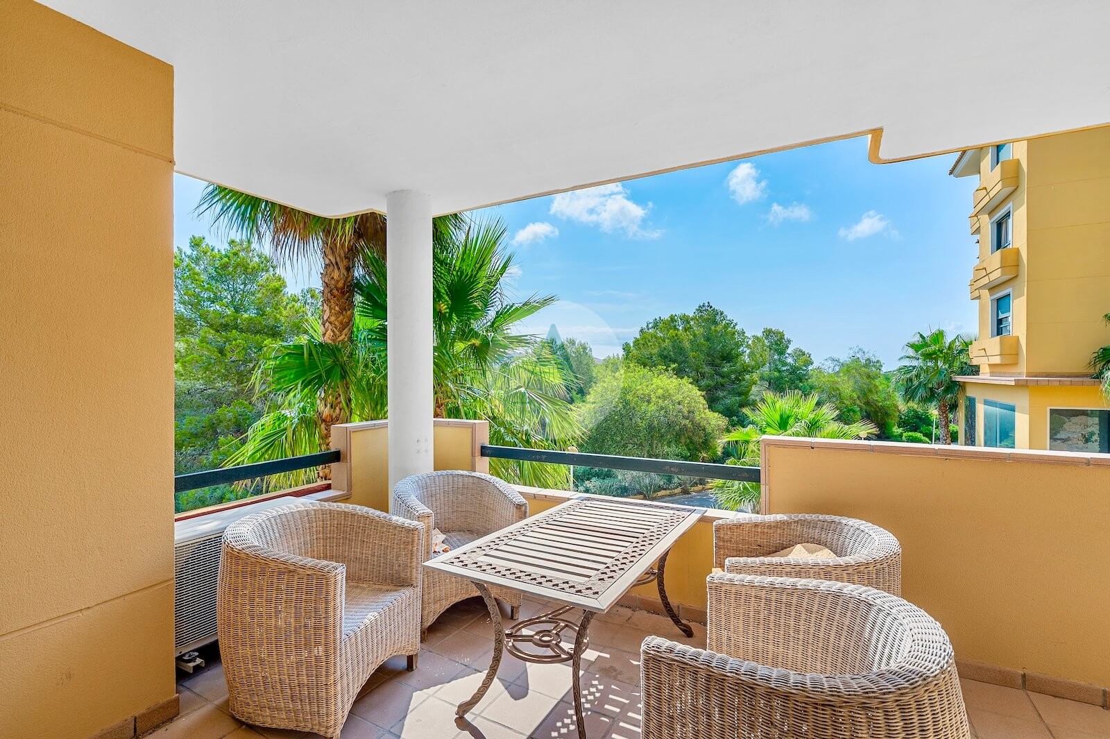 Zeer ruim appartement met ondergrondse parkeerplaats te koop in lomas de campoamor